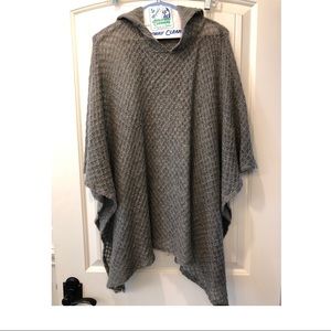 Warm lightweight hooded poncho Size M